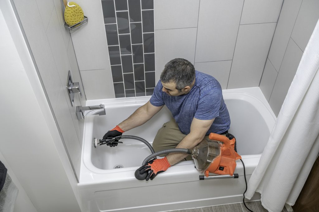 https://www.titanplumbingandelectric.com/wp-content/uploads/2022/02/how-to-use-a-plumbers-snake-or-drain-snake-1024x682.jpg